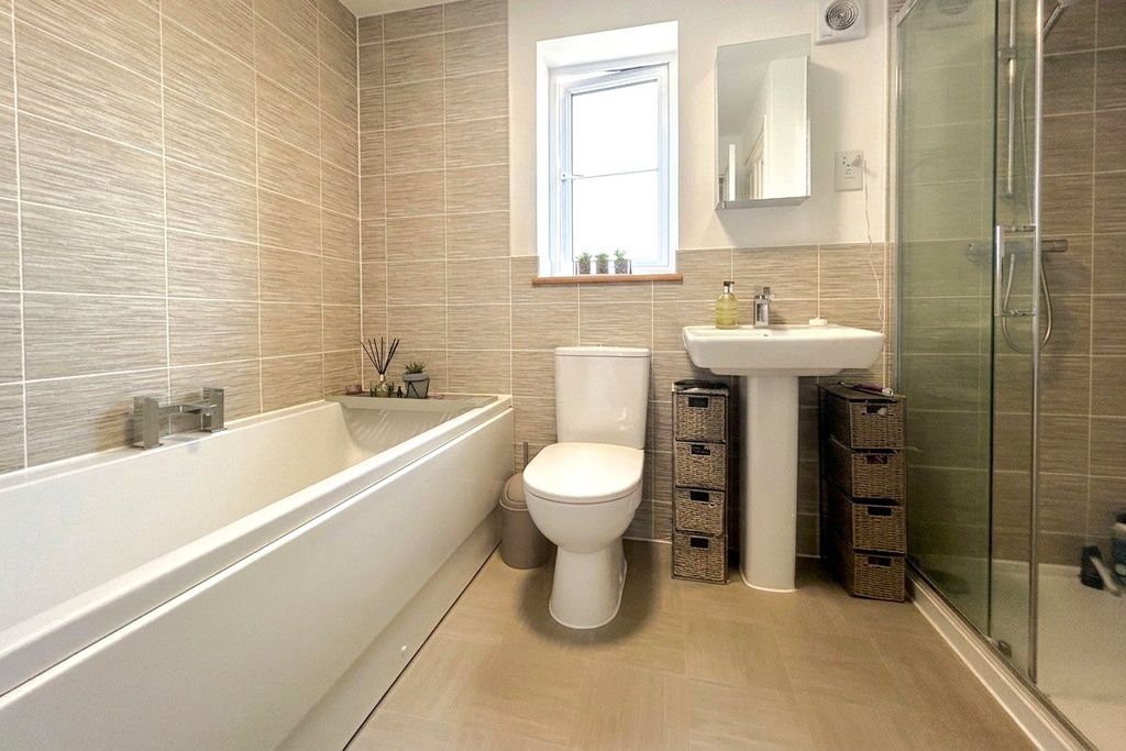 Additional image 17 of 5 bed detached house for saleViney Close, Hook, Hampshire RG27