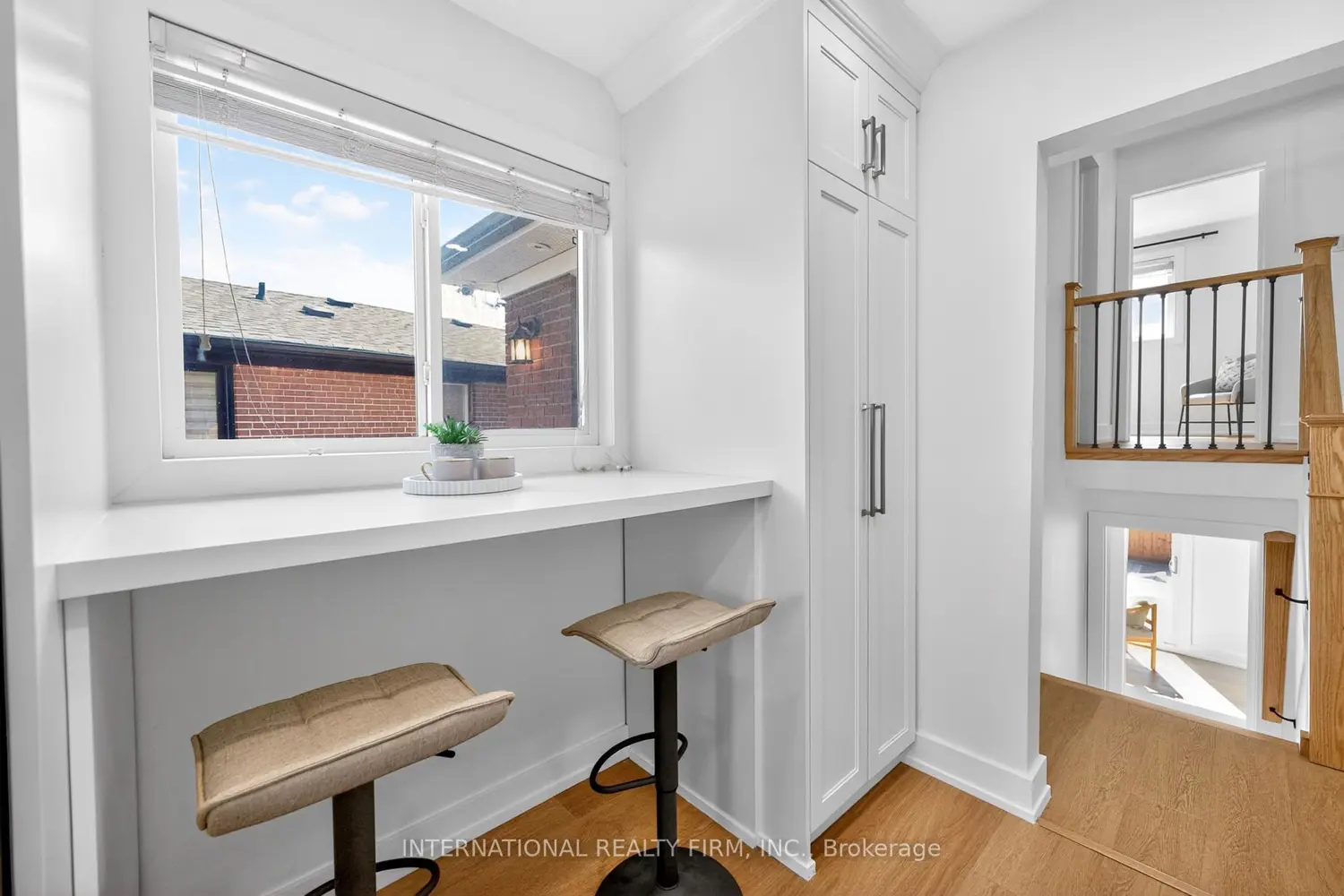 26 Dellbrook Crescent photo 4