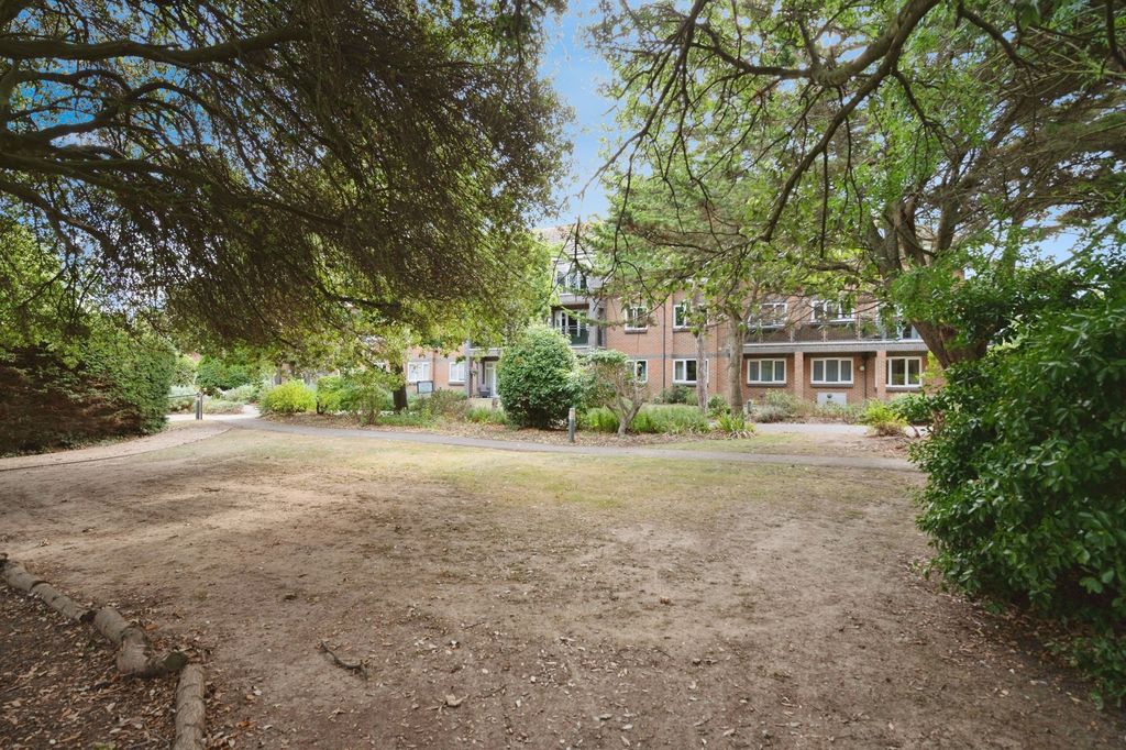 Additional image 14 of 2 bed flat for saleSea Front, Hayling Island, Hampshire PO11