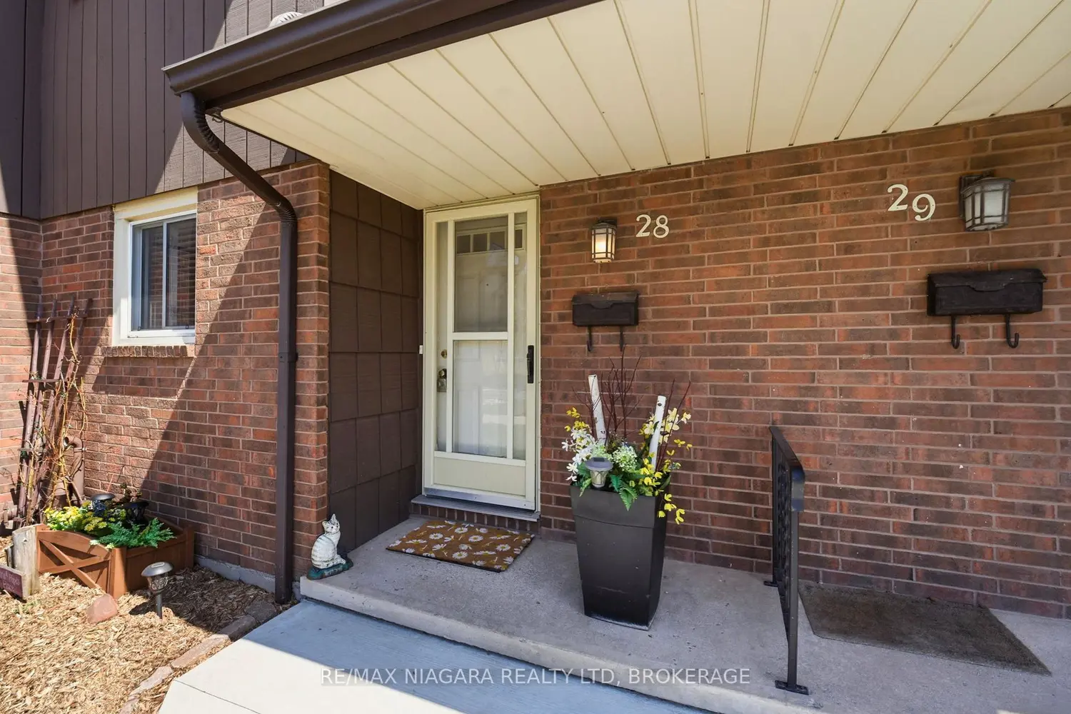 64 Forster Street 28 photo 2