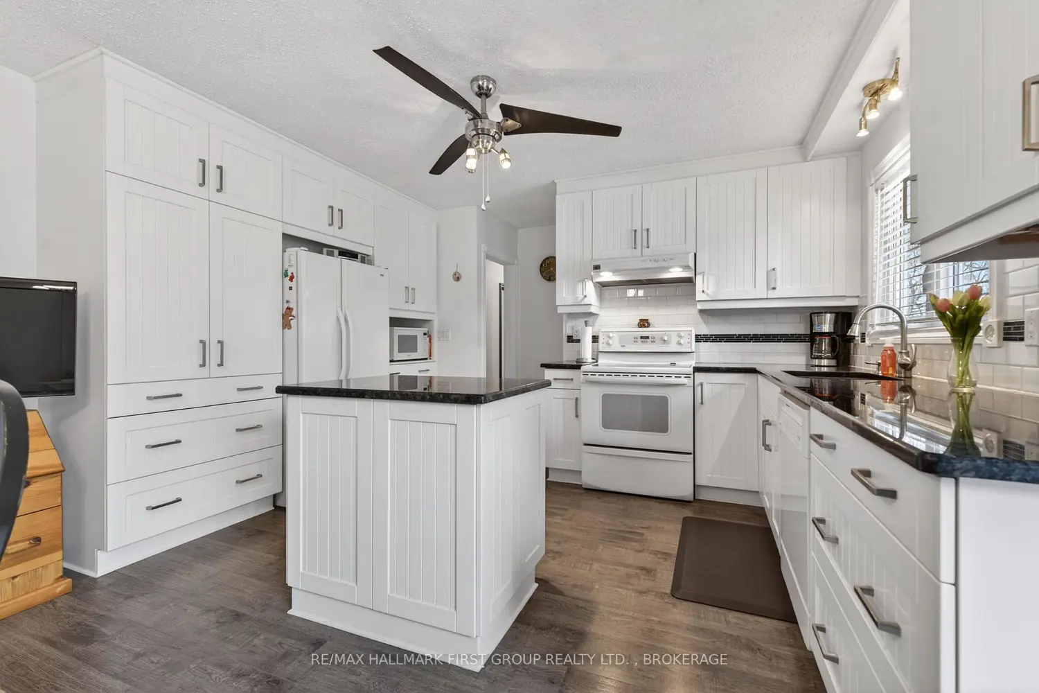 1213 Brass Drive photo 2