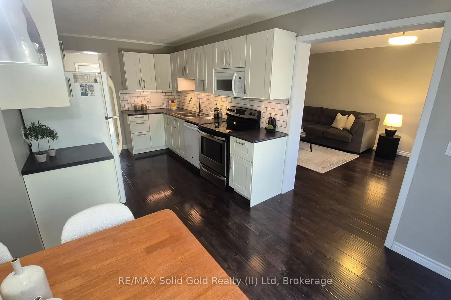 121 University Avenue 22