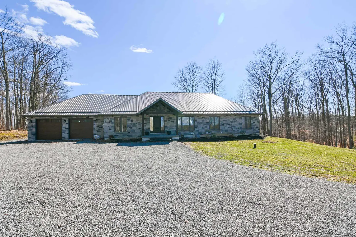 1765 10Th Line West photo 2