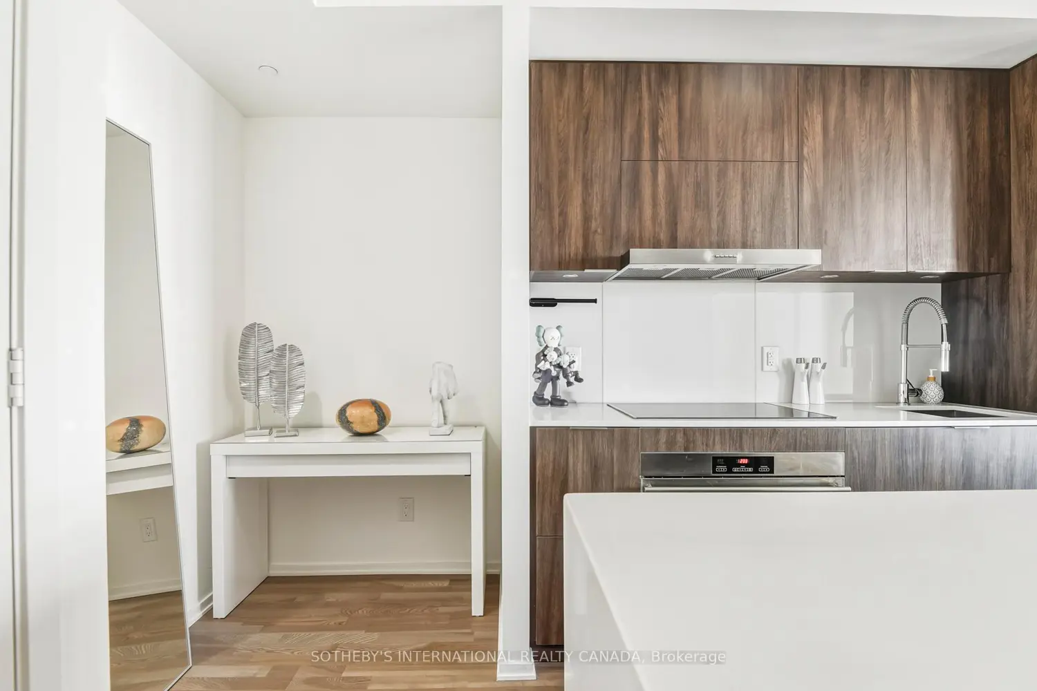 1 Bloor Street 2712 photo 3