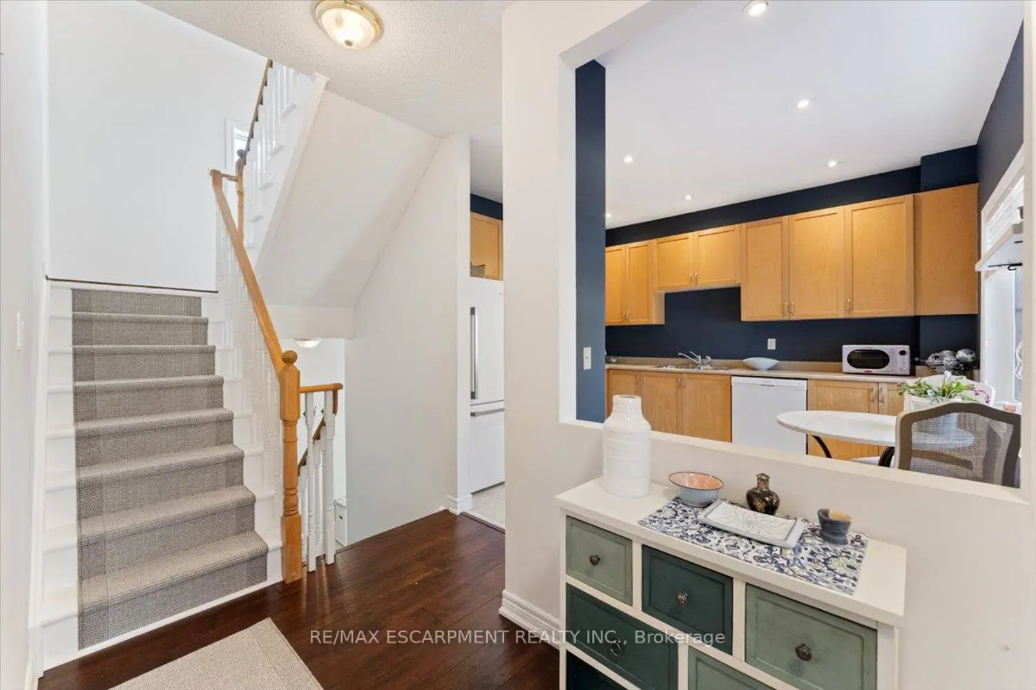 100 Beddoe Drive 6 photo 5