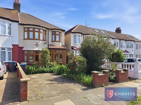 Hedge Lane, London N13