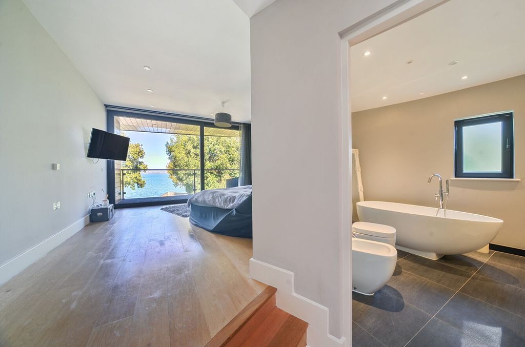 Additional image 18 of 5 bed detached house for saleNorth Shore Road, Hayling Island PO11