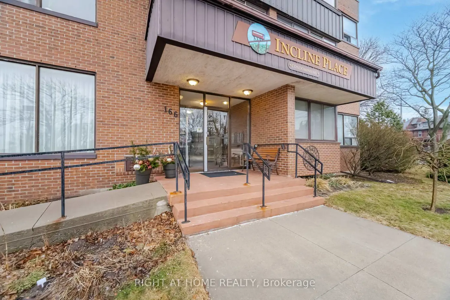 166 Mountain Park Avenue 201