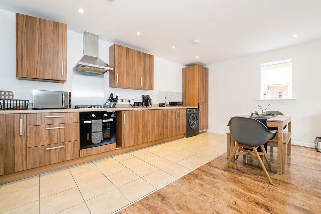 Additional image 5 of 2 bed flat for saleDunningford Close, Hornchurch RM12