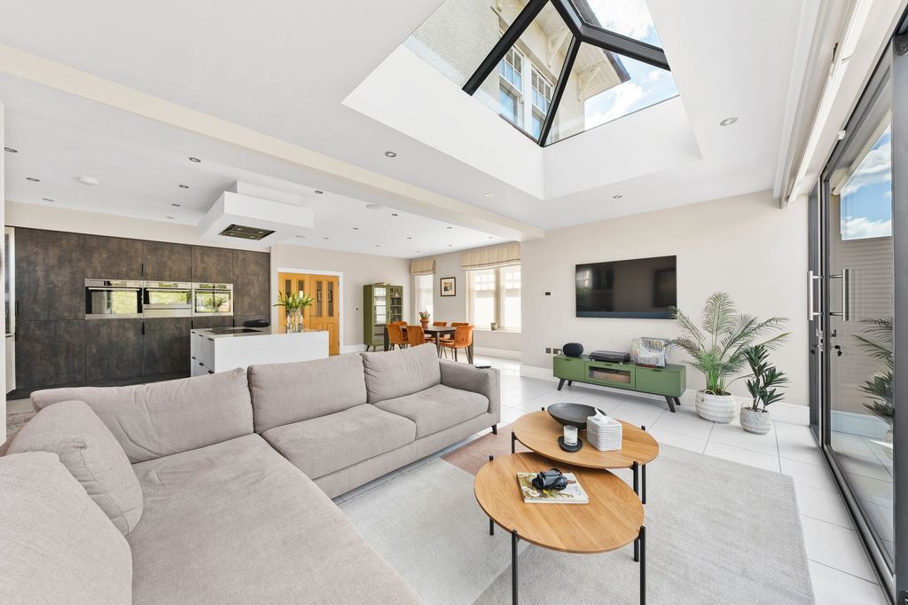 Additional image 10 of 5 bed detached house for saleSussex Avenue, Harrogate HG1