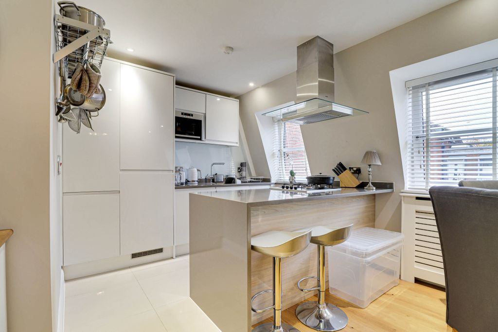 Additional image 3 of 2 bed flat for saleThompsons Close, Harpenden AL5