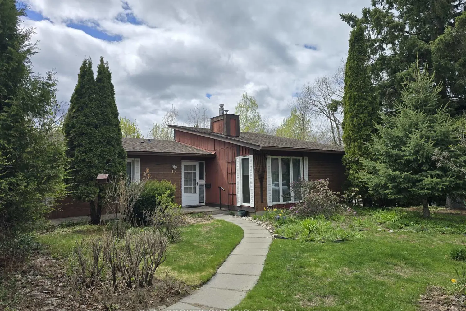 10 Amundsen Crescent photo 2