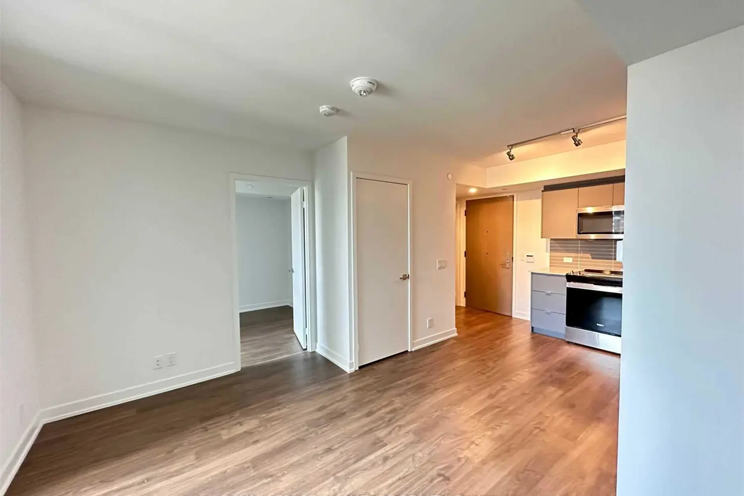Additional image 3 of 30 Tretti Way 406