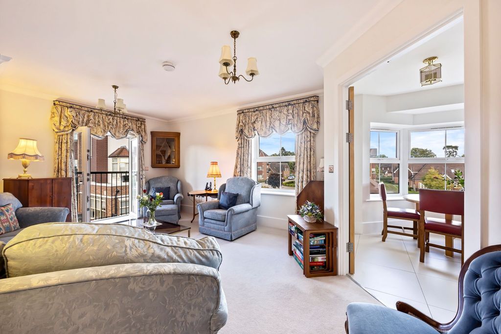 Additional image 6 of 2 bed flat for saleDurrants Drive, Faygate RH12
