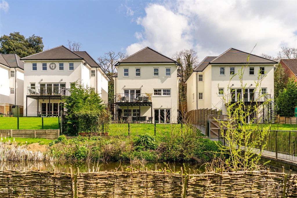 Additional image 38 of 5 bed detached house for saleWoodlands Drive, Hoddesdon EN11