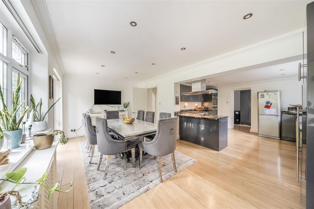 Additional image 3 of 6 bed detached house for saleMerlewood Close, High Wycombe HP11