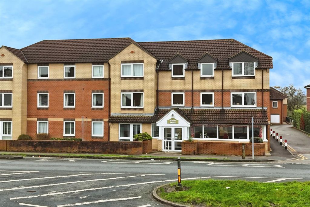 2 bed flat for saleAlbion Court, Anlaby Common, Hull HU4
