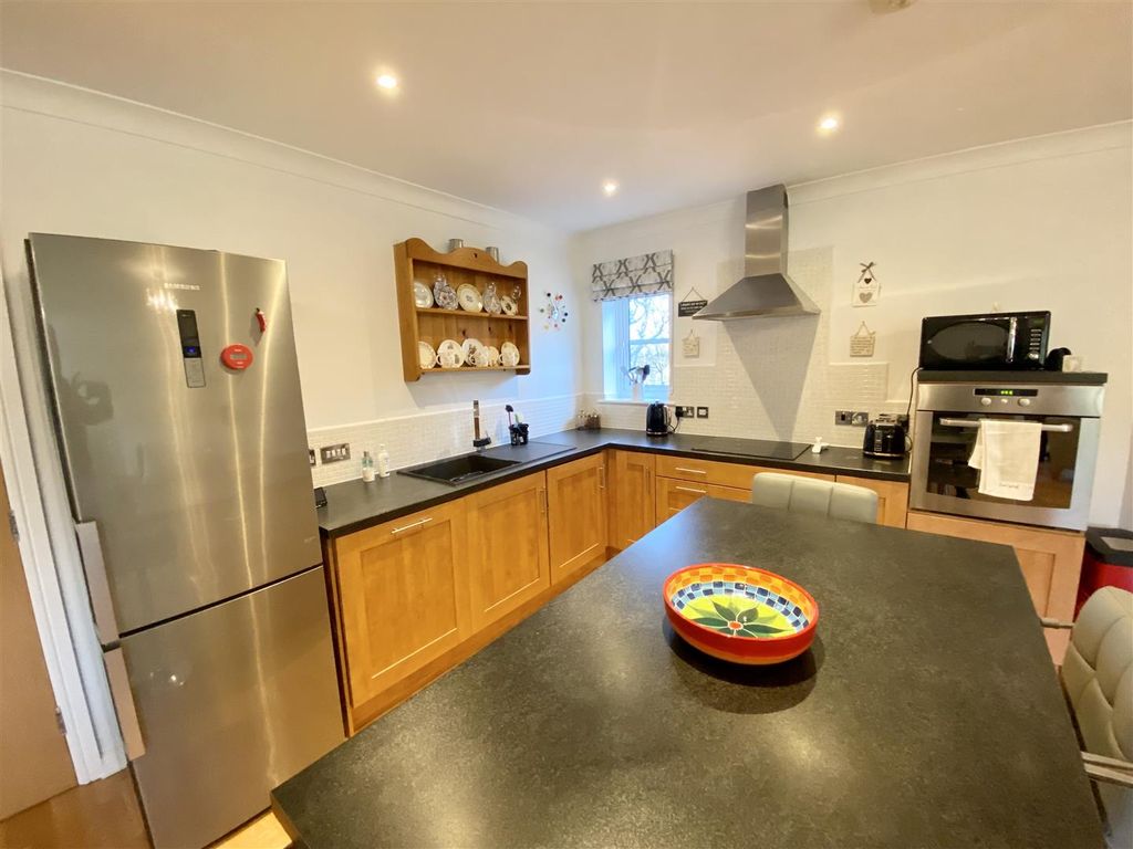 Additional image 6 of 2 bed flat for saleAlmond Court, Northowram, Halifax HX3