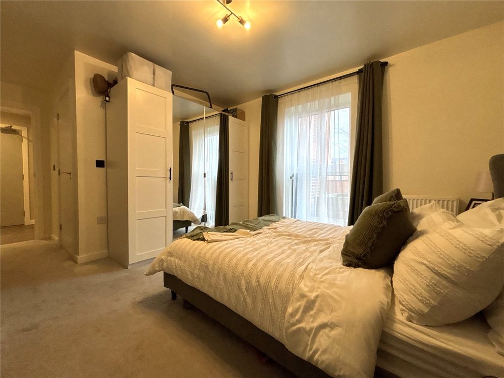 Additional image 6 of 2 bed flat for saleStation Road, Hook, Hampshire RG27