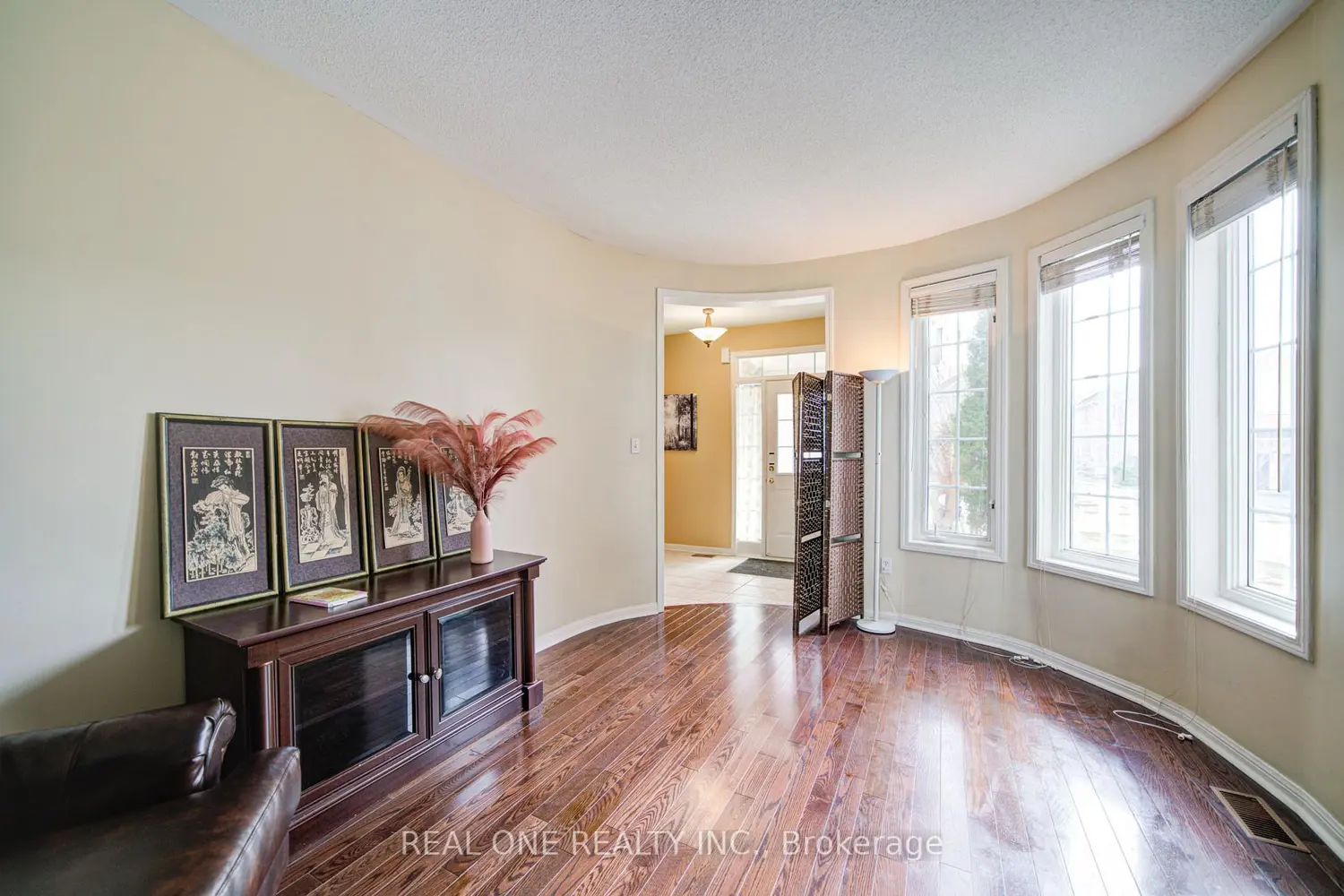 3696 Waterfall Crescent photo 4