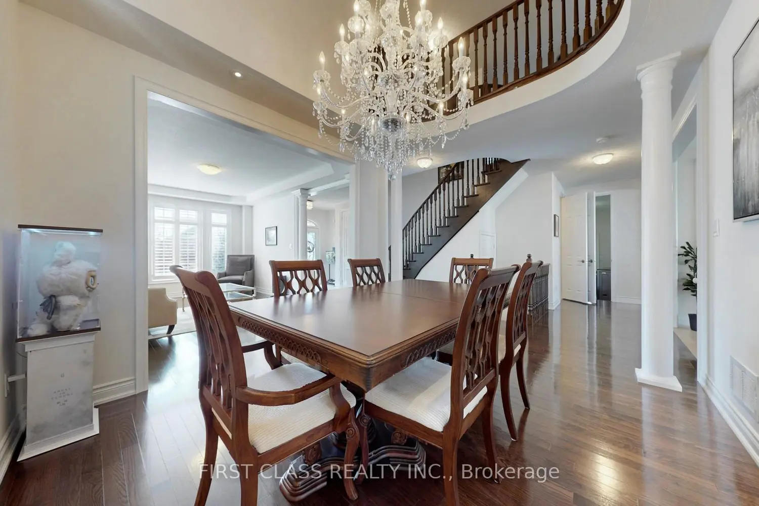 93 Royal West Drive photo 3