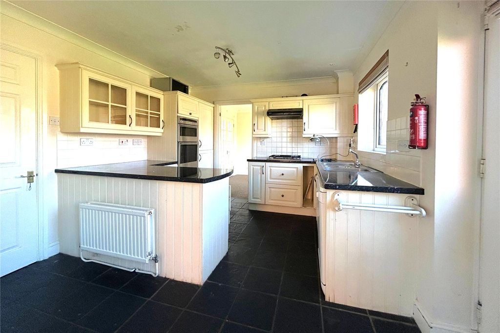 Additional image 19 of 4 bed detached house for saleDriftway Road, Hook, Hampshire RG27