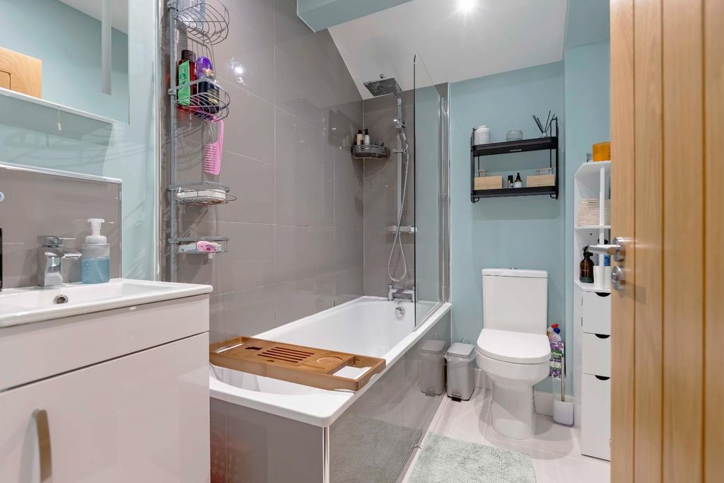 2 bed flat for saleSchool Road, Upper Beeding, Steyning BN44 photo 5