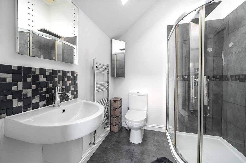 Additional image 12 of 5 bed semi-detached house for saleKingsbridge End, Hook, Hampshire RG27