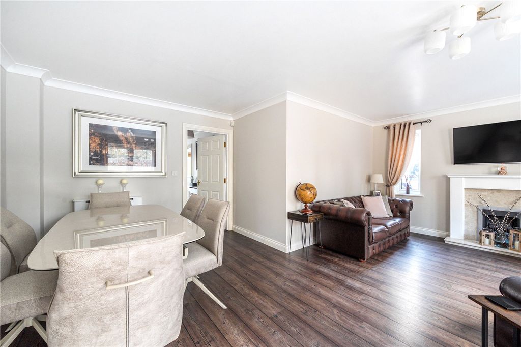 Additional image 21 of 5 bed semi-detached house for saleKingsbridge End, Hook, Hampshire RG27