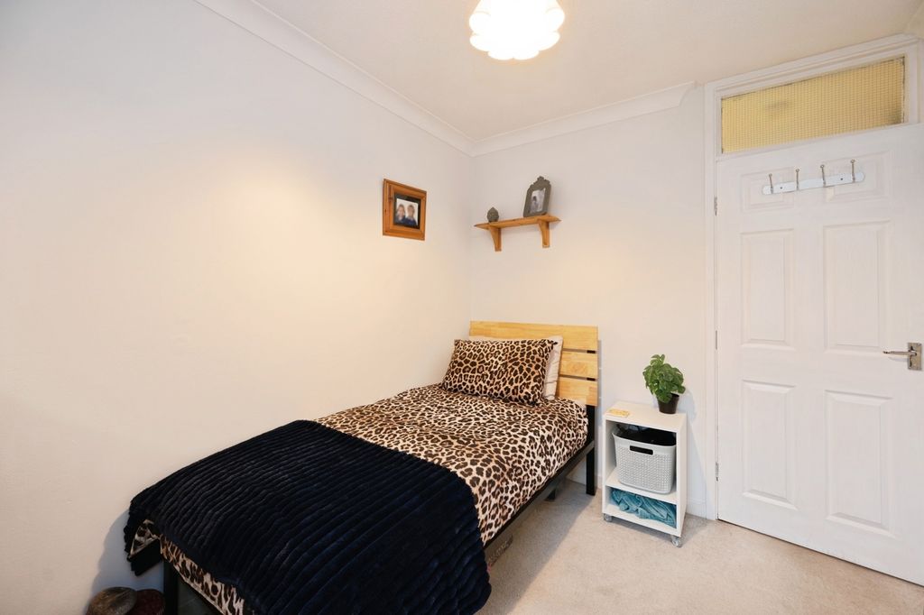 Additional image 15 of 2 bed flat for saleSouthwood Road, Hayling Island, Hampshire PO11