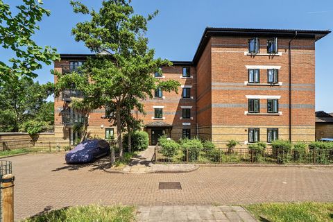 Holywell Close, London SE16