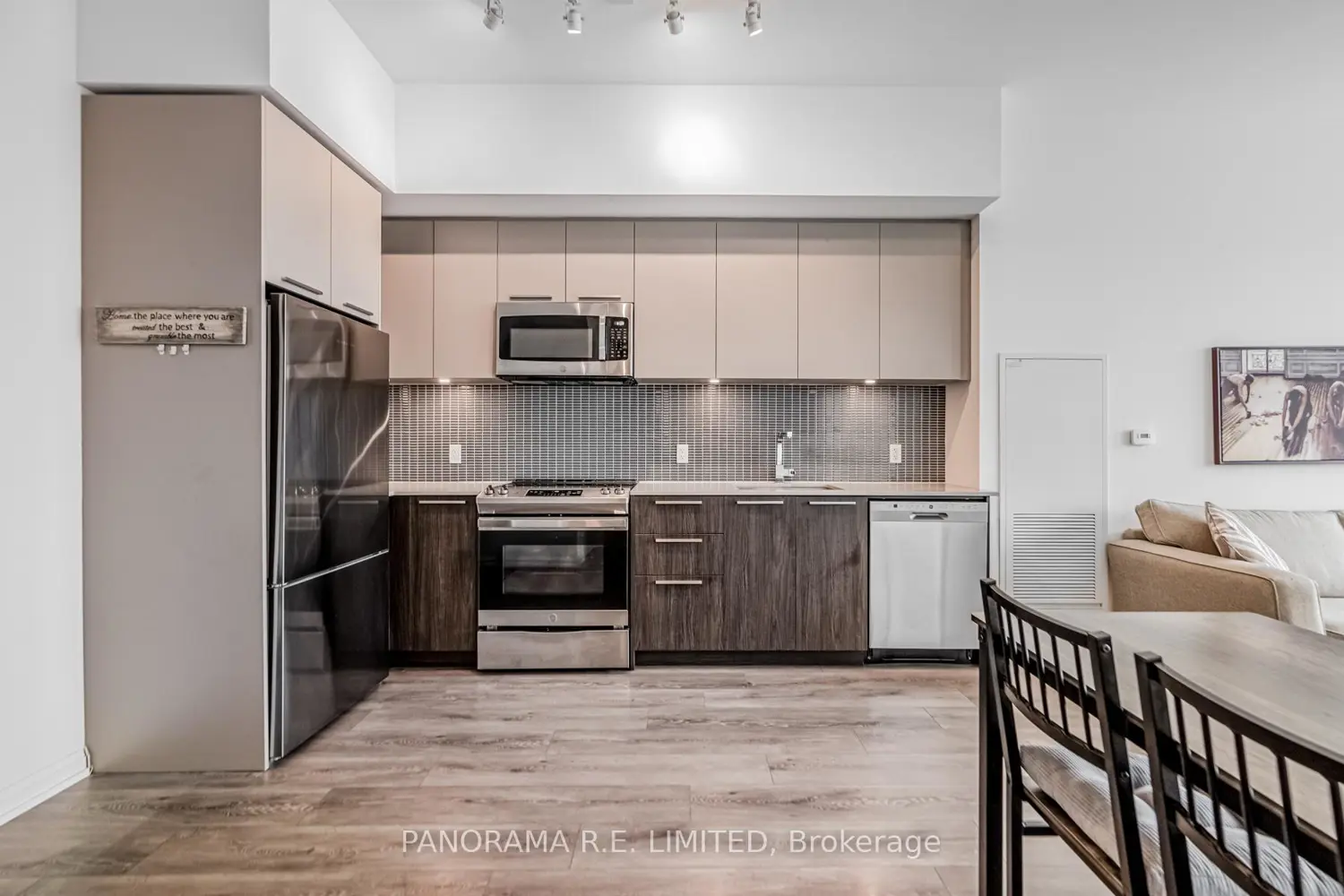 Additional image 2 of 4208 Dundas Street 802
