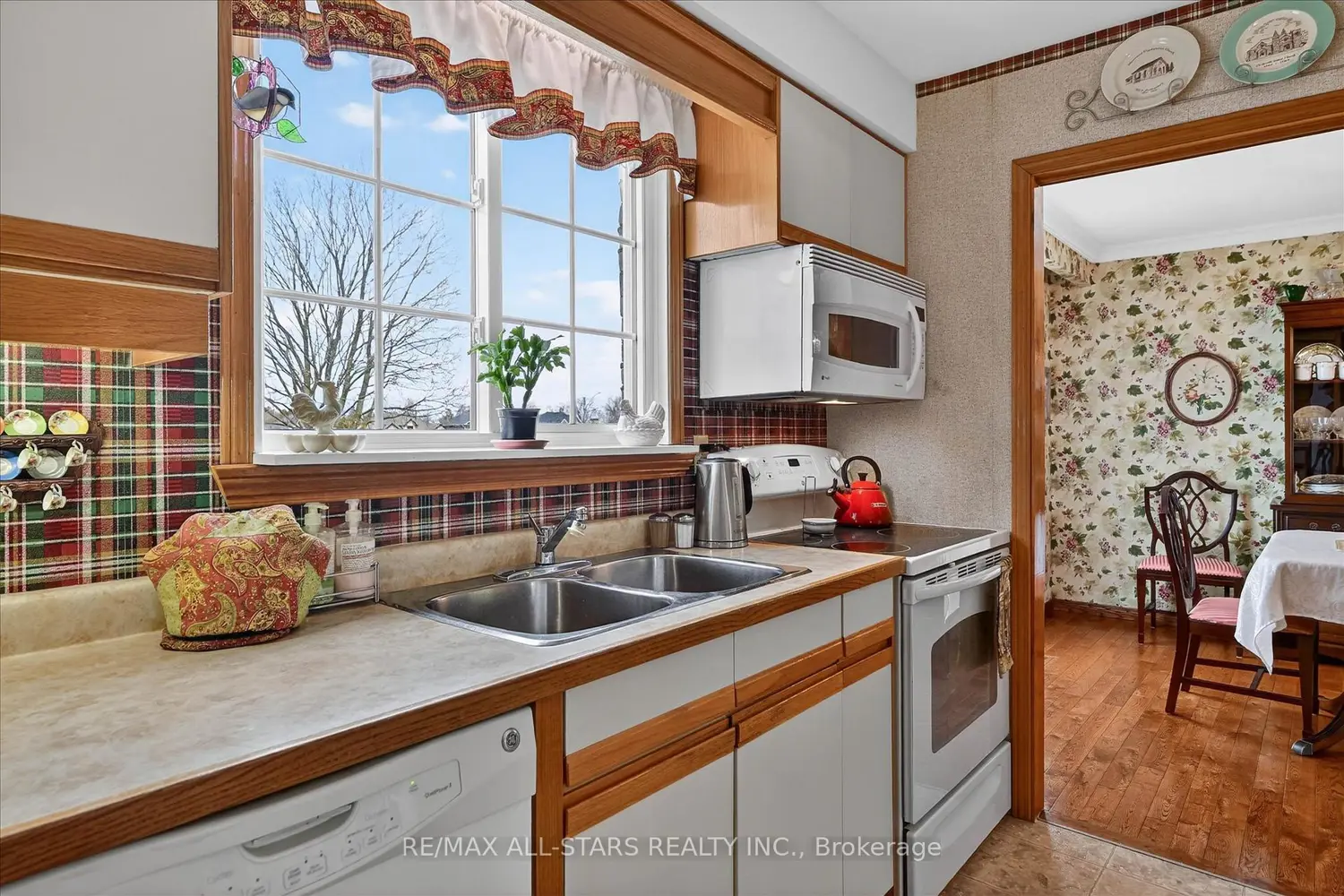 Additional image 7 of 26 Applewood Crescent