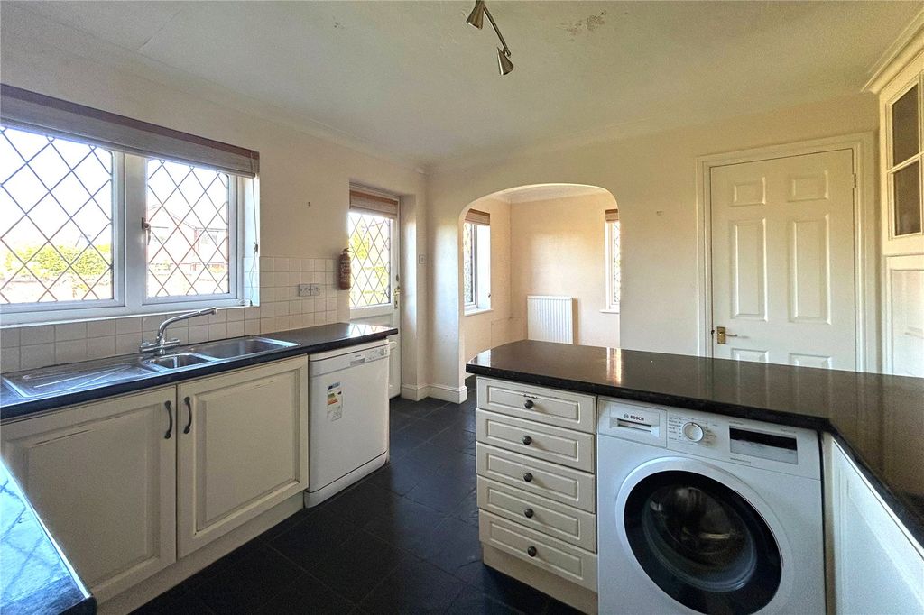Additional image 2 of 4 bed detached house for saleDriftway Road, Hook, Hampshire RG27