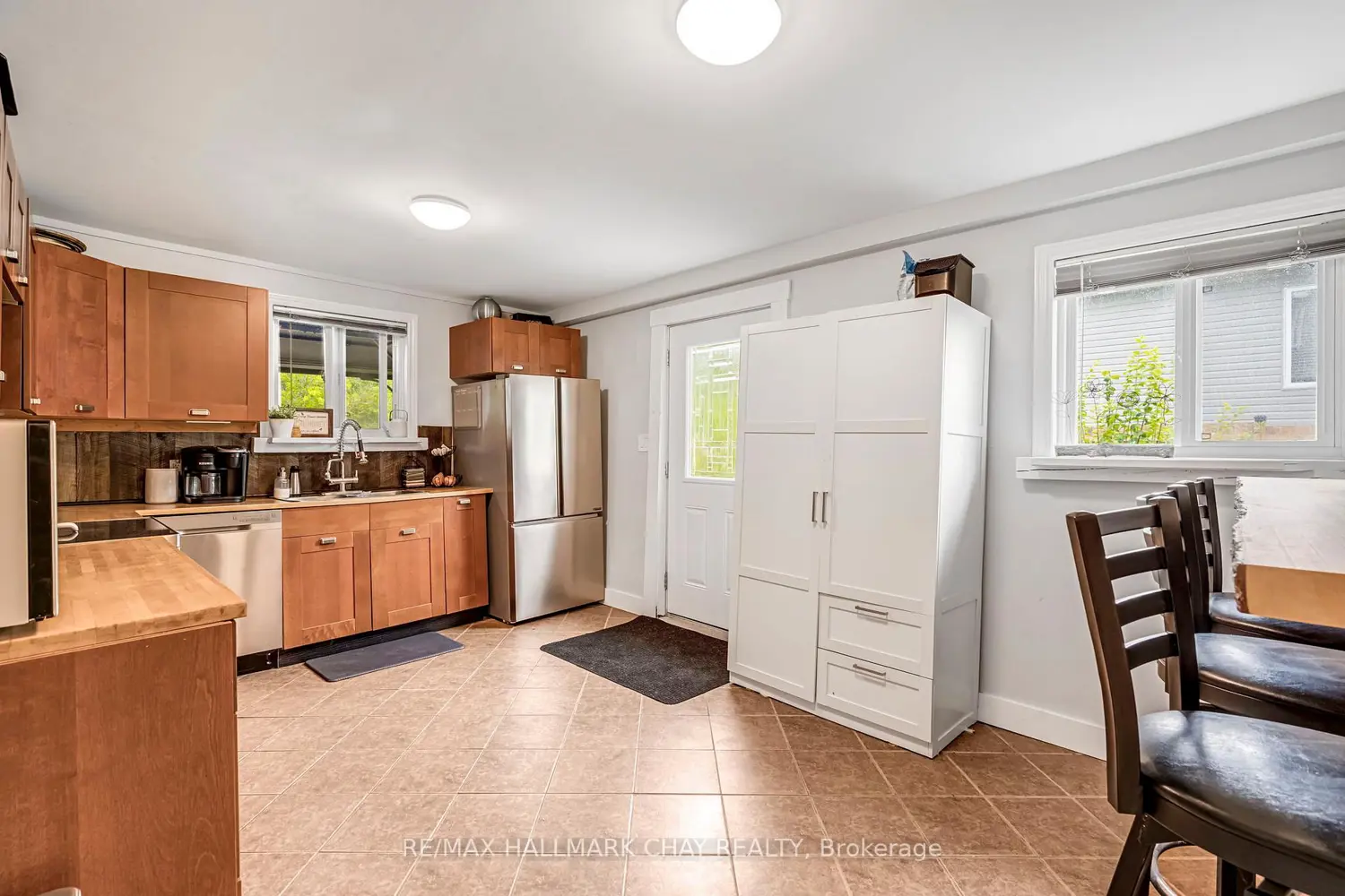 479 Margaret Street photo 5