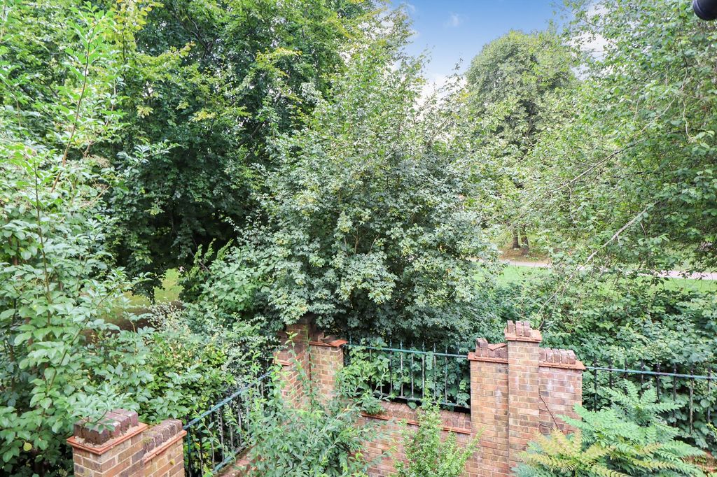 Additional image 9 of 2 bed flat for saleSun Lane, Harpenden AL5