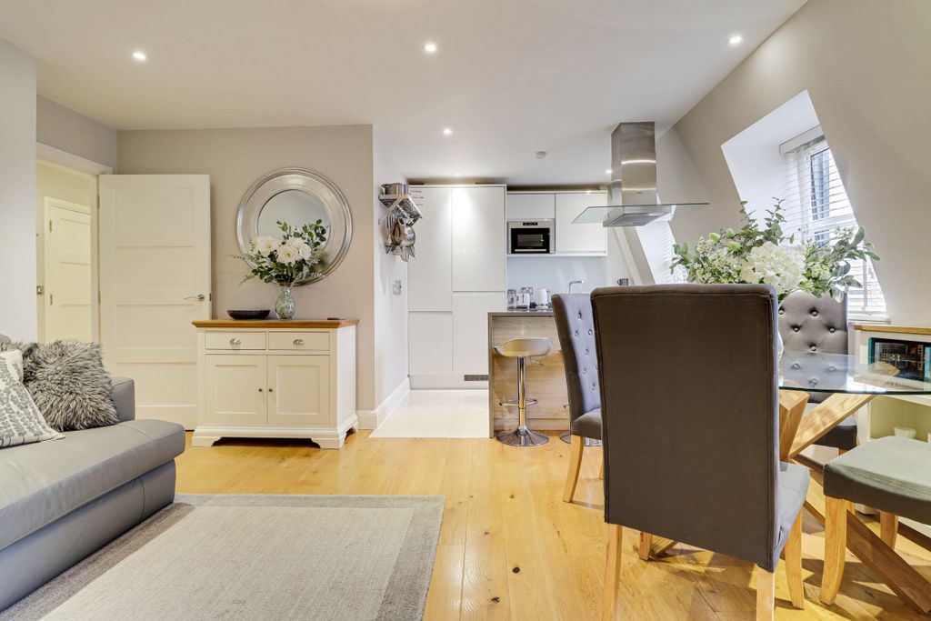 Additional image 5 of 2 bed flat for saleThompsons Close, Harpenden AL5