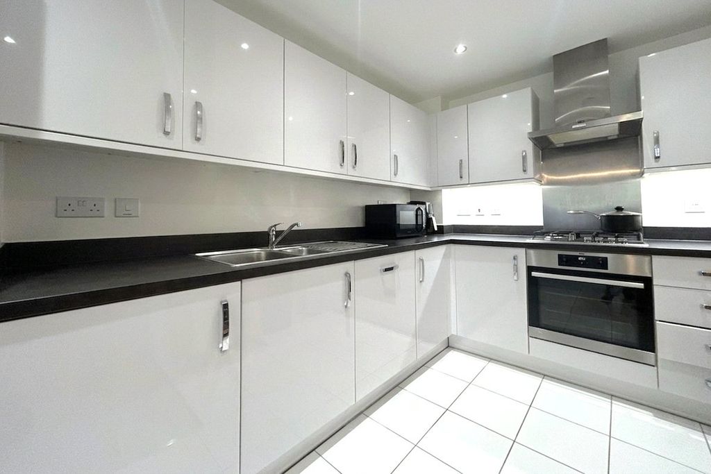 Additional image 2 of 1 bed flat for saleCarter Court, Hook, Hampshire RG27