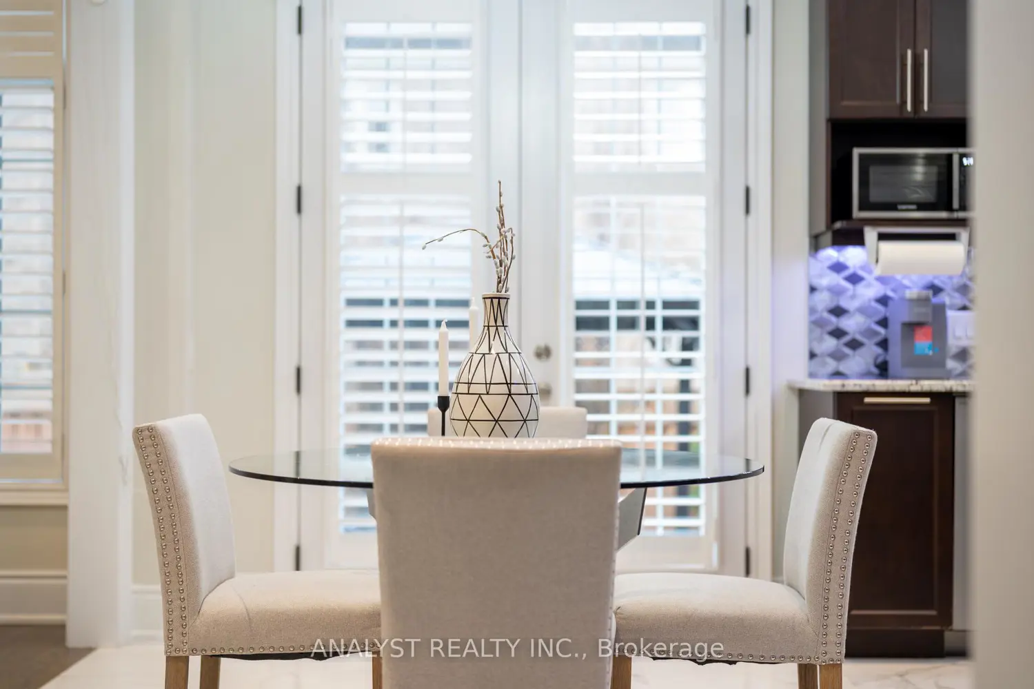 61 Ross Vennare Crescent photo 4