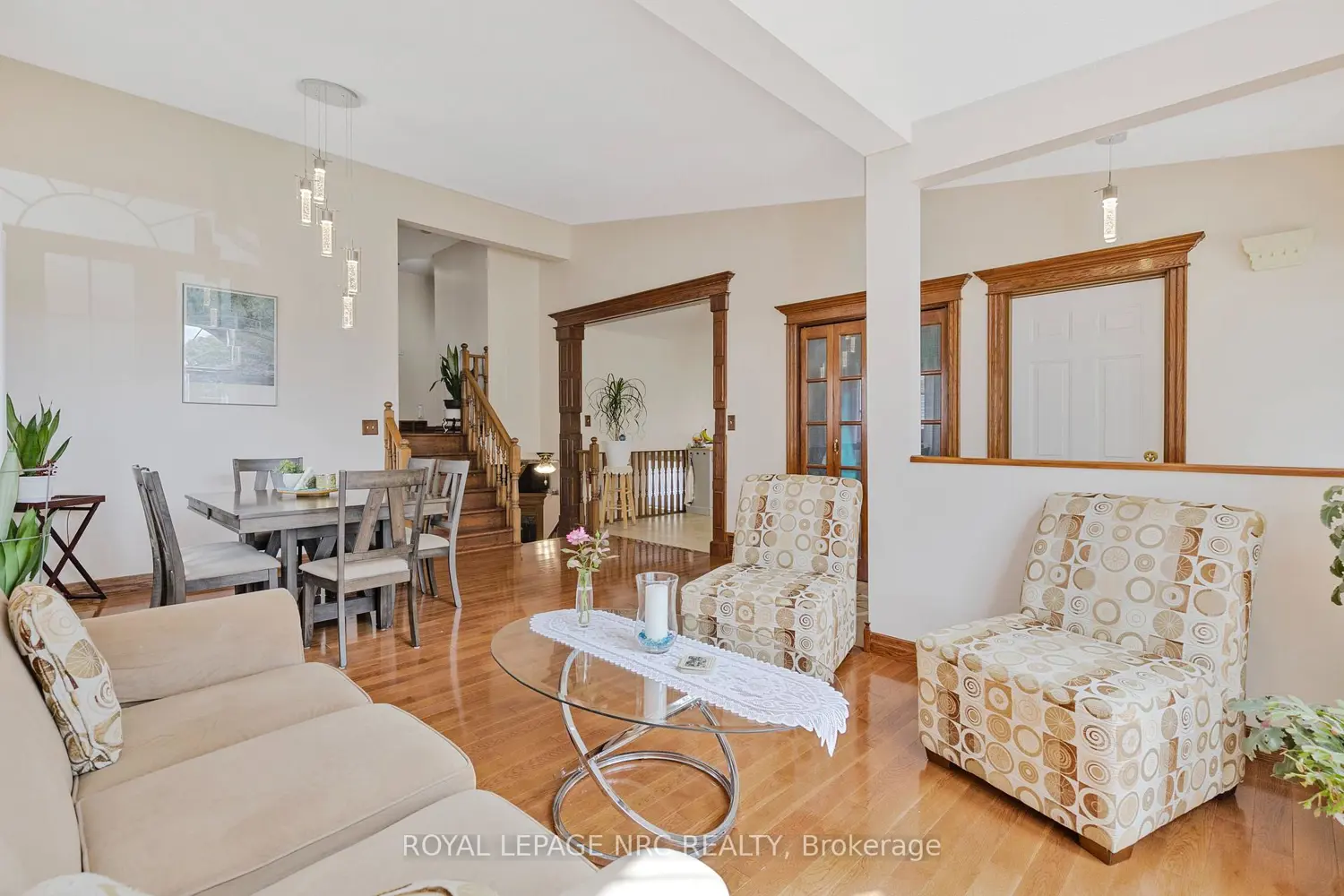 46 Foxhill Crescent photo 3