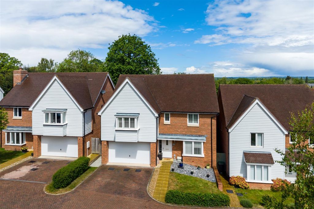 4 bed detached house for saleLangmore Lane, Lindfield RH16