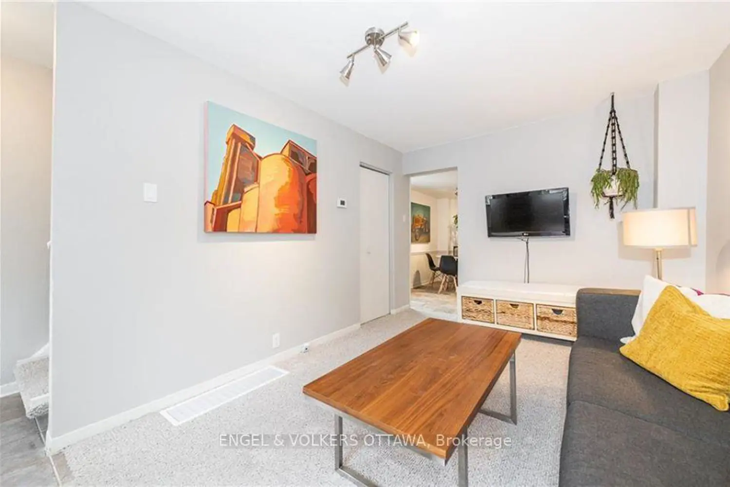 223 Carruthers Avenue photo 3