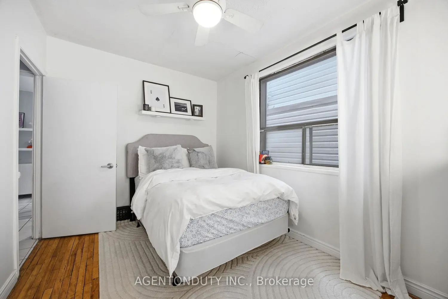 51 Perth Avenue photo 4