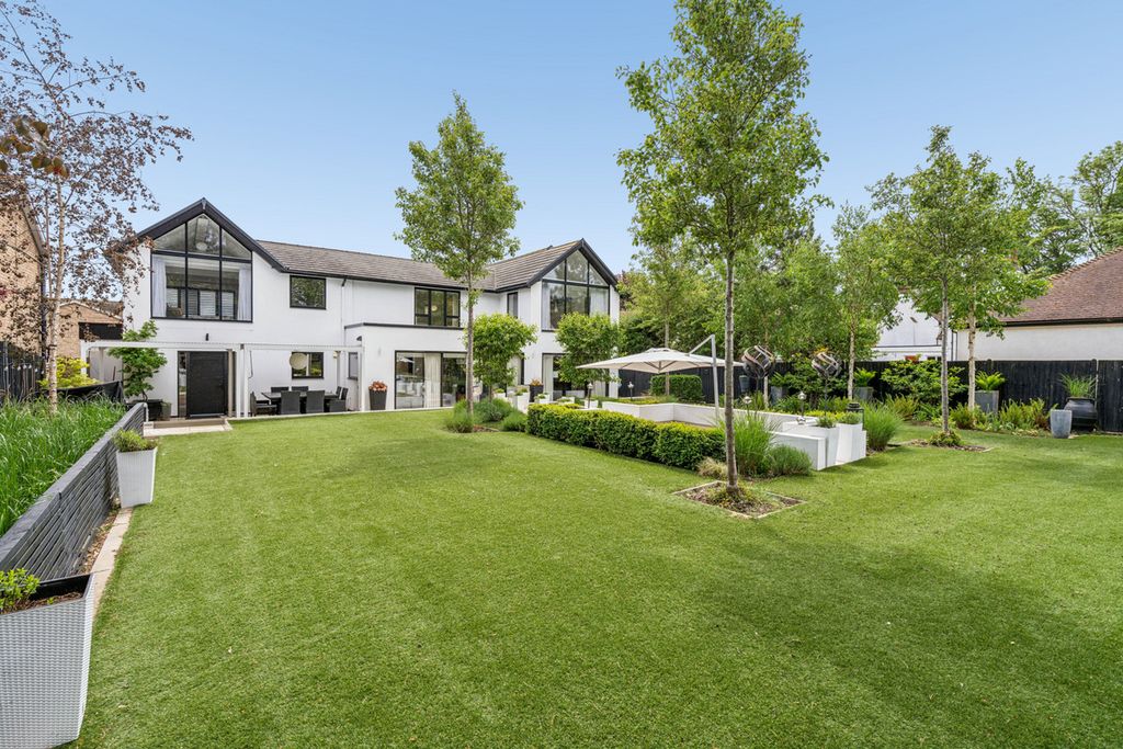 Additional image 2 of 4 bed detached house for saleSt. Davids Close, Hemel Hempstead HP3