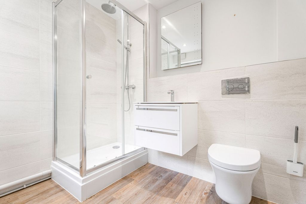 Additional image 9 of 2 bed flat for saleArden Grove, Harpenden AL5