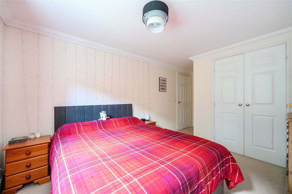 Additional image 11 of 2 bed flat for saleHaslemere, Surrey GU27
