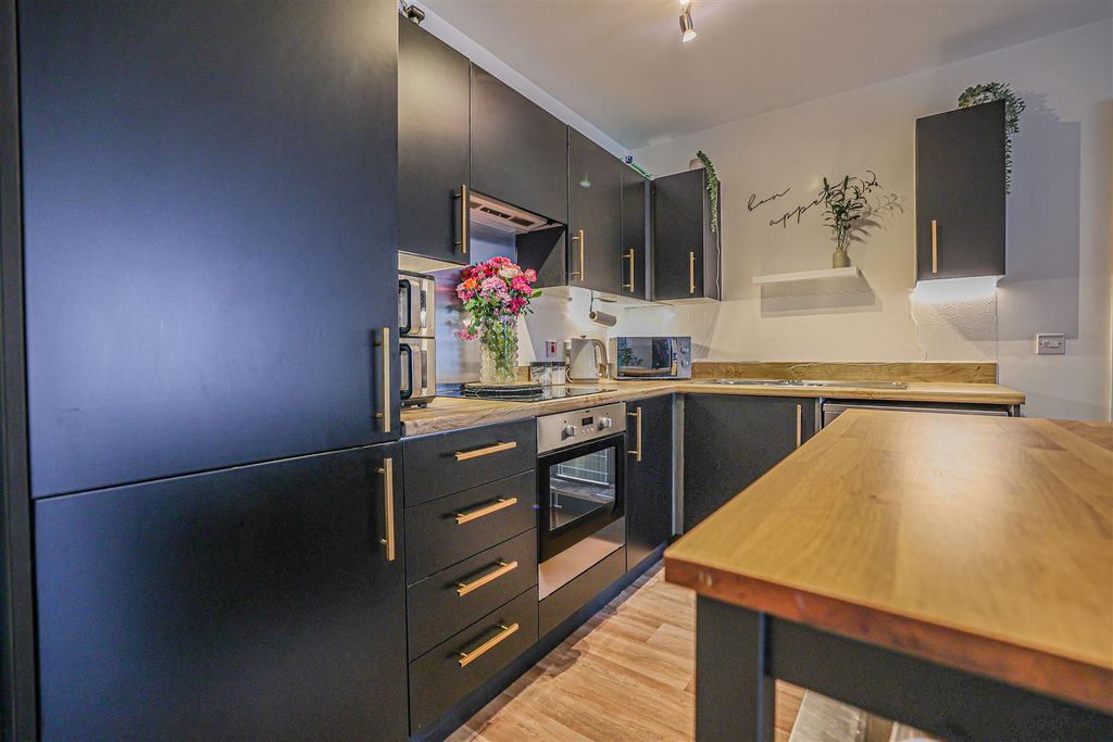 Additional image 7 of 2 bed flat for saleFrogmore Road, Hemel Hempstead HP3