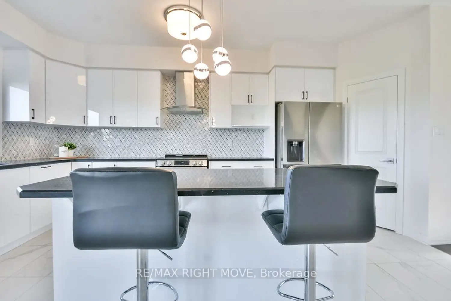 3721 Quayside Drive photo 3