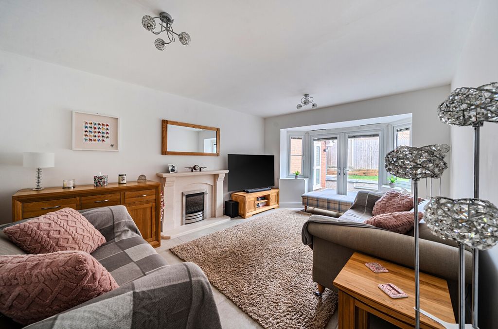 Additional image 4 of 5 bed detached house for saleMyllers Lond, Hook, Hampshire RG27