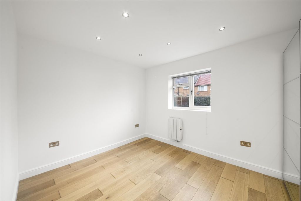 1 bed flat for saleConstable Close, Hayes UB4 photo 4